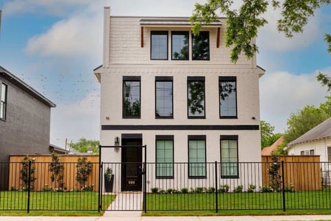Welcome to The Fitzgerald, inspired by the late great Ella Fitzgerald, where luxury meets the most conveniently located vacation rental Waco has to offer.