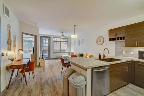 5-print-Pearl St C202-008