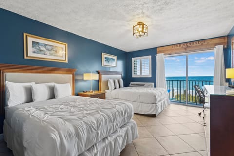 A middle unit located on the 3rd floor.Two full beds.
