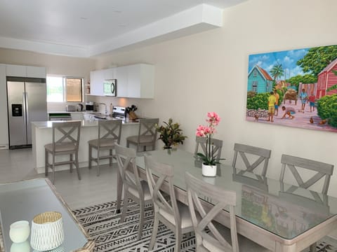 Fully-equipped kitchen, gracious island style dining