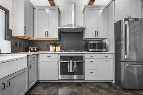 Full Kitchen w/ 5-Burner Gas Stove