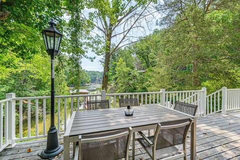 Furnished Deck | On-Site Smith Mountain Lake Access | Self Check-In