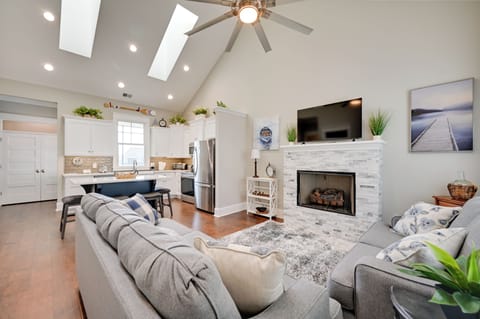 Greenwood Vacation Rental | 2BR | 2BA | 1,034 Sq Ft | Small Step for Entry