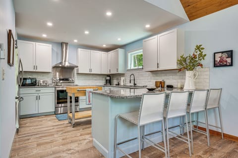 Kitchen | Cooking Basics | Dishwasher | Drip Coffee Maker | 1st Floor