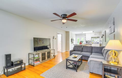 Living Room | Flat-Screen TV | Central Heating & A/C | Ceiling Fans | Free WiFi