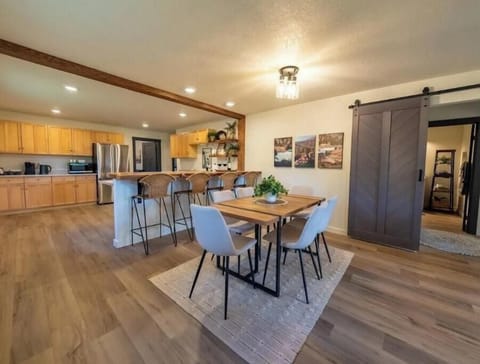 Dining Room leading into Kitchen