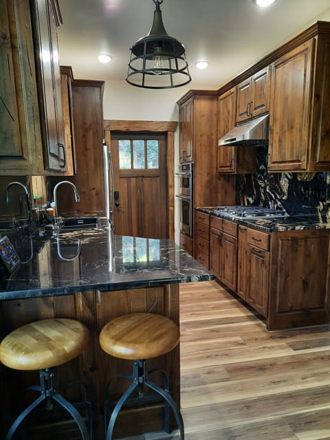 Kitchen, cook top, ovens