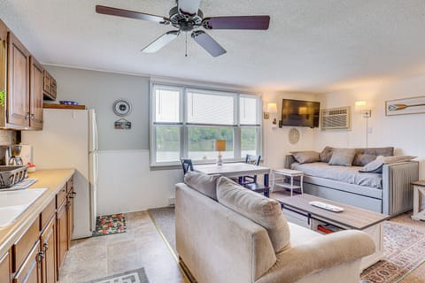 Dining | Dishware & Flatware Provided