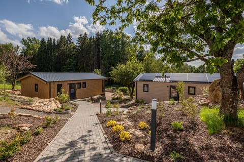 Ein Paradies für Naturliebhaber: Das Chalet mit atemberaubendem Seeblick und direktem Zugang zu den Wanderwegen.