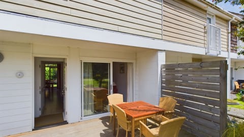 Front decking outdoor dining for 4.