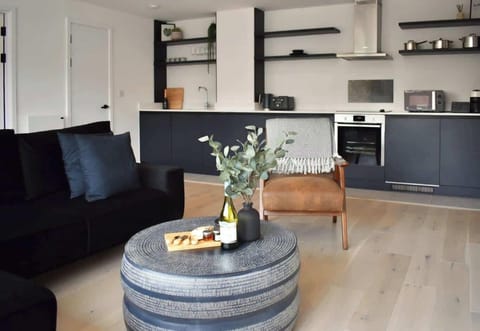 Welcome to CasaCity! ♡ We’d love to host you and make your stay unforgettable.