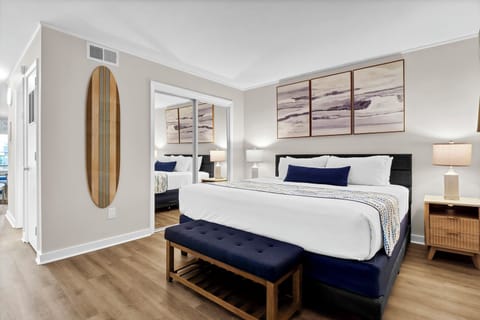 Newly remodeled unit! King sized bed with usb and usb c ports at each touch lamp.