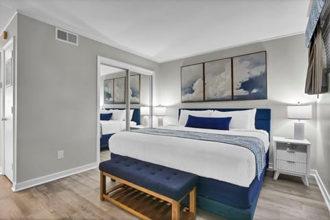 Newly remodeled unit! King sized bed with usb and usb c ports at each touch lamp.