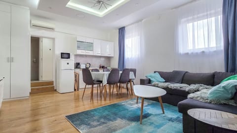Living room with kitchen (1)