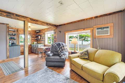 Living Room | Central Heating | Window A/C Unit