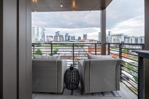 Bar? Lounge? Stadium chairs? You have the choice!