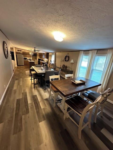 Enough seating for you and your family.
Perfect for the holidays or vacation