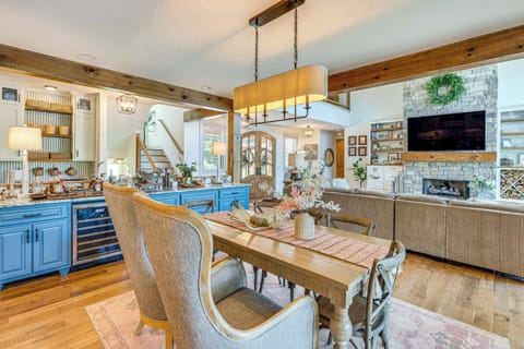 Interior | Central Heating & A/C | Free WiFi