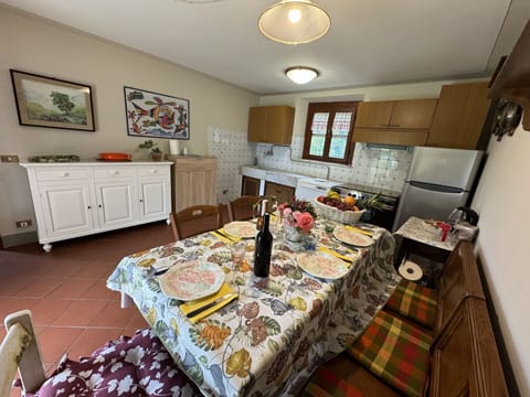 Cabinetry, Property, Furniture, Countertop, Table, Drawer, Chair, Wood, Interior Design, Building