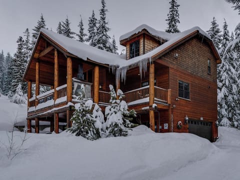 Snowed Inn Snow Exterior