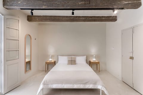 Double bed with orthopaedic mattress