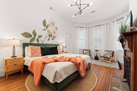 Bedroom 1 w/ King Bed