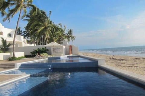 Beach Front Common Pool