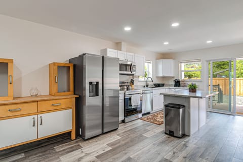 Kitchen | Dishwasher | Cooking Basics | Pod Coffee Maker (Keurig) | Microwave