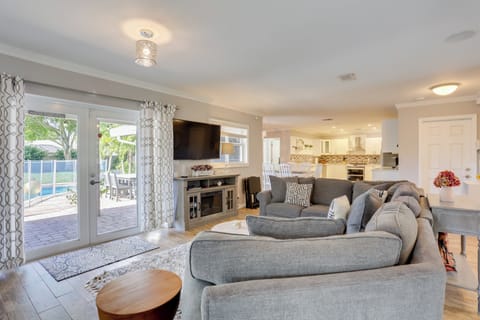 Living Room | Smart TV