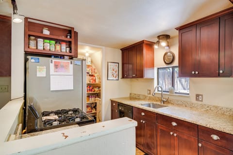 Kitchen | Cooking Basics | Dishwasher | 1st Floor