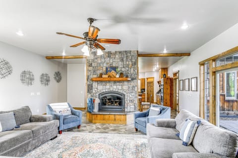 Living Room | 1st Floor | Ceiling Fans | Books | Board Games