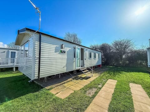 Escape the daily routine with a last-minute break with 2cHolidays, where planning your next getaway is as breezy as the coastal air.