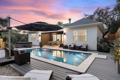 Lots of shade, comfy chairs, and lounge chairs.