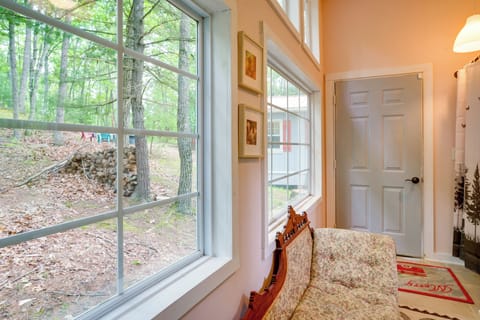 Backyard Cabin | Dining Area | Sauna