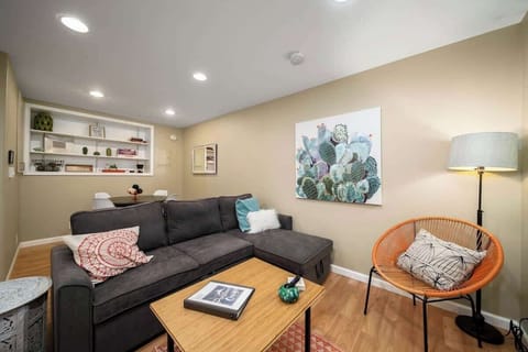 #StayinMyDistrict Forest Park! Exterior of home and private entrance!