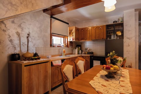Fairly equipped kitchen with dining area