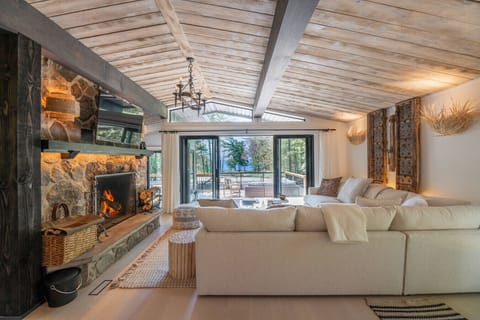 This stunningly designed living room space features direct views of sparkling Georgian Bay.  The double doors slide open for the outdoor feel inside. Feel the breeze of nature or watch a rain storm while the fire crackles.