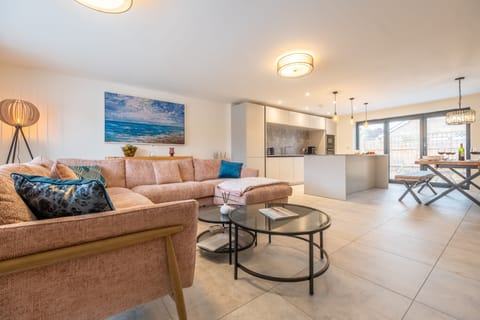 Baltic, Wells-next-the-Sea: The light-filled open plan living area