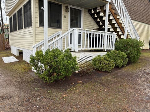 Bottom level- entrance