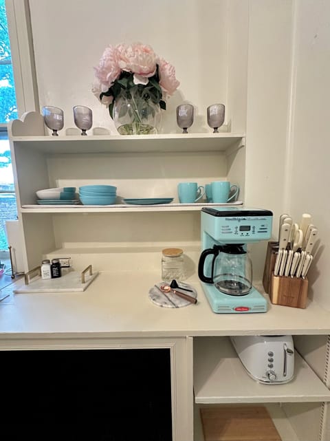 Coffee maker with coffee grinds