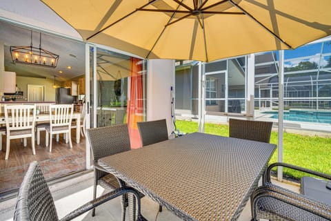 Screened Lanai | Gas Grill | Dining Area