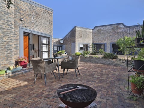 Private patio Nautical 