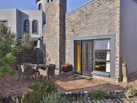 Nautical patio and entrance