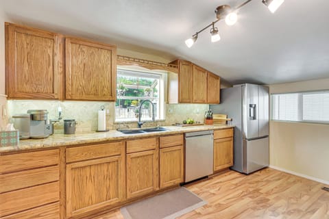 Kitchen | Cooking Basics | Dishware & Flatware | Toaster | Blender