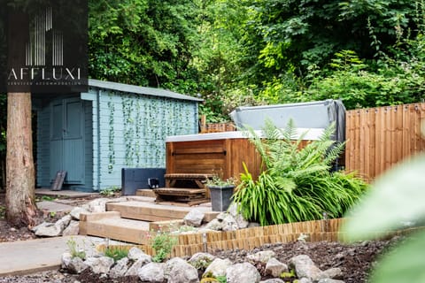 Hot Tub / whirlpool bath (Outdoor)