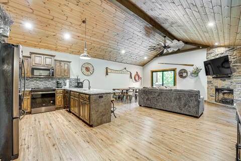 Living Room | Free WiFi | Smart TV | Gas Fireplace | 1st Floor