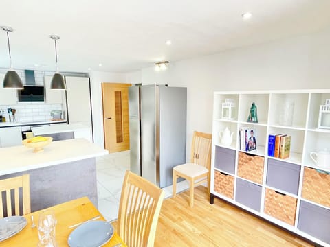 Kitchen - Open Plan with Dining Area