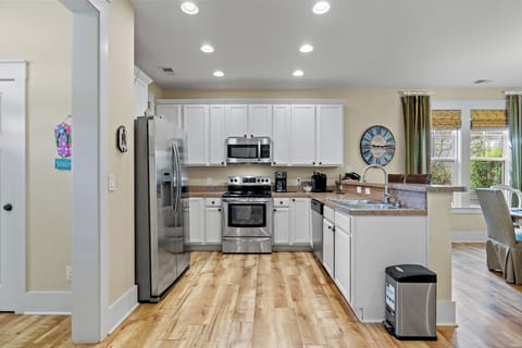 All modern appliances to make meal preparation a breeze.