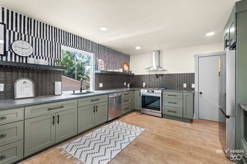 12 1203 NW 10th St Bentonville AR 72712 12 mls