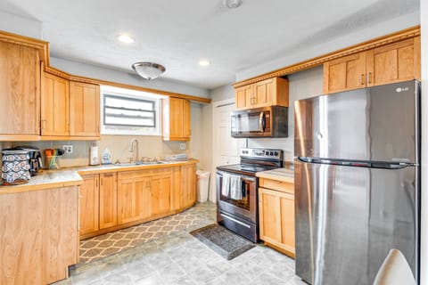 Kitchen | Keurig Coffee Maker | Toaster | Air Fryer | Microwave